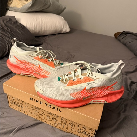 Nike Pegasus 5 Trail Running Shoes - Picture 2 of 6